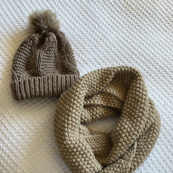 SOLD Beanie and Scarf 💛🤎 - Picture 1 of 6